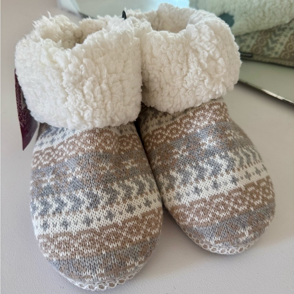 MUK LUKS Melinda Bootie Slippers Size 9-10